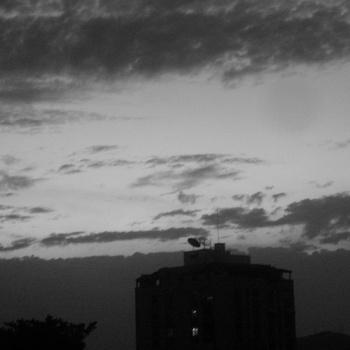 Ceticências – Beksinski Hug