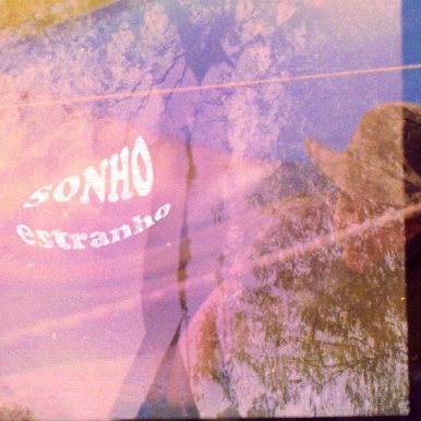 Sonho Estranho – Moro No Mesmo Lugar Que Você