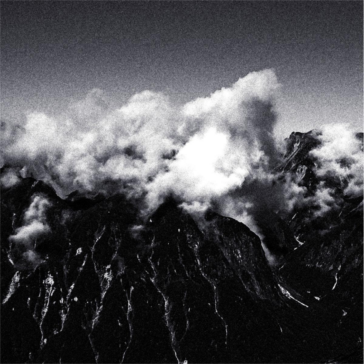 Tuer Lapin – Pedras Crescem no Escuro